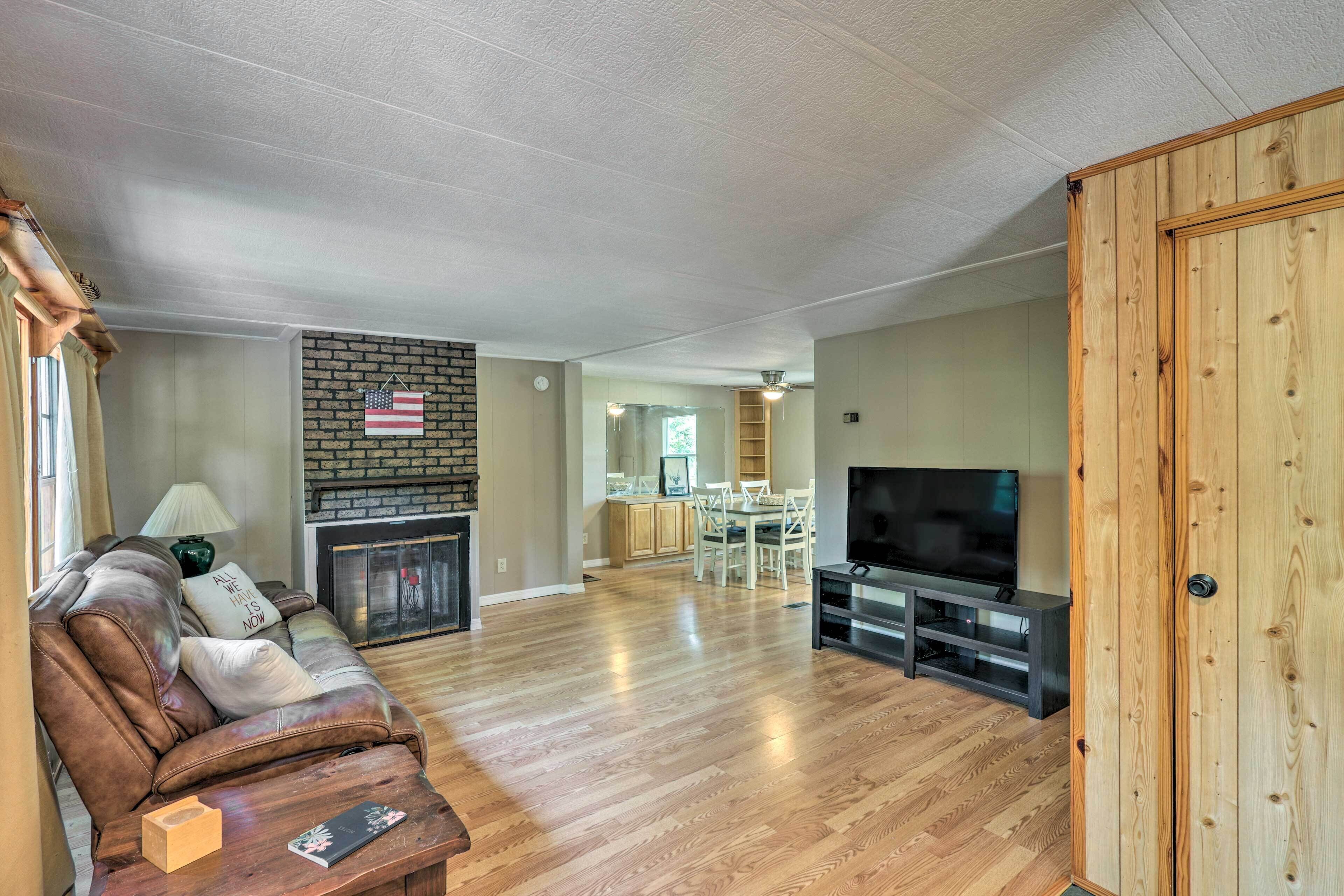 Suwannee Riverfront Home: Grill, Near Springs