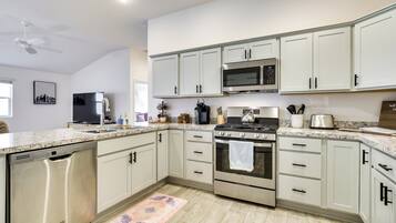 House (2 Bedrooms) | Interior