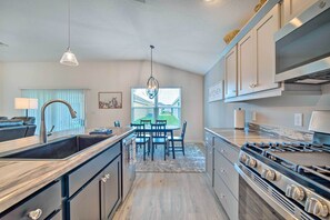 House (3 Bedrooms) | Interior