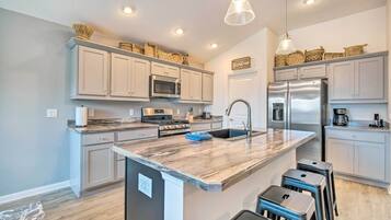 House (3 Bedrooms) | Interior