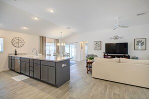 House (3 Bedrooms) | Interior