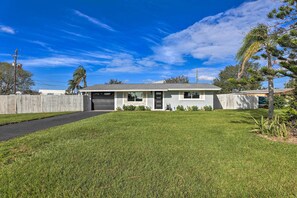 Exterior - Updated Bradenton Home: Fire Pit, Fenced Yard (Bradenton)