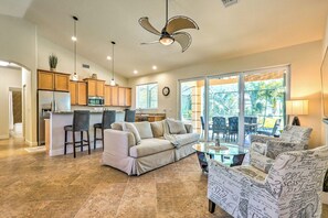 House (3 Bedrooms) | Interior