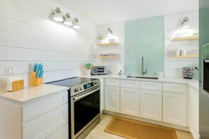 Cottage (1 Bedroom) | Interior - Tropical Cottage < 2 Mi to Hobe Sound Beach! (Hobe Sound)