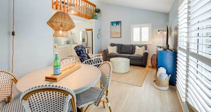 Tropical Cottage < 2 Mi to Hobe Sound Beach!