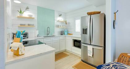 Tropical Cottage < 2 Mi to Hobe Sound Beach!