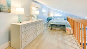 A bedroom with a bed, dresser, and nightstands. There is a window with blinds and a ceiling fan. - Tropical Cottage < 2 Mi to Hobe Sound Beach! (Hobe Sound)