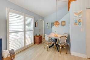 Cottage (1 Bedroom) | Interior - Tropical Cottage < 2 Mi to Hobe Sound Beach! (Hobe Sound)