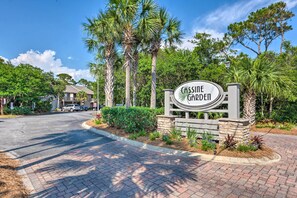 Apartment (2 Bedrooms) | Interior - Townhome w/ Lush Forest View, Steps to Beach! (Santa Rosa Beach)