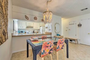 Interior - Townhome w/ Lush Forest View, Steps to Beach! (Santa Rosa Beach)