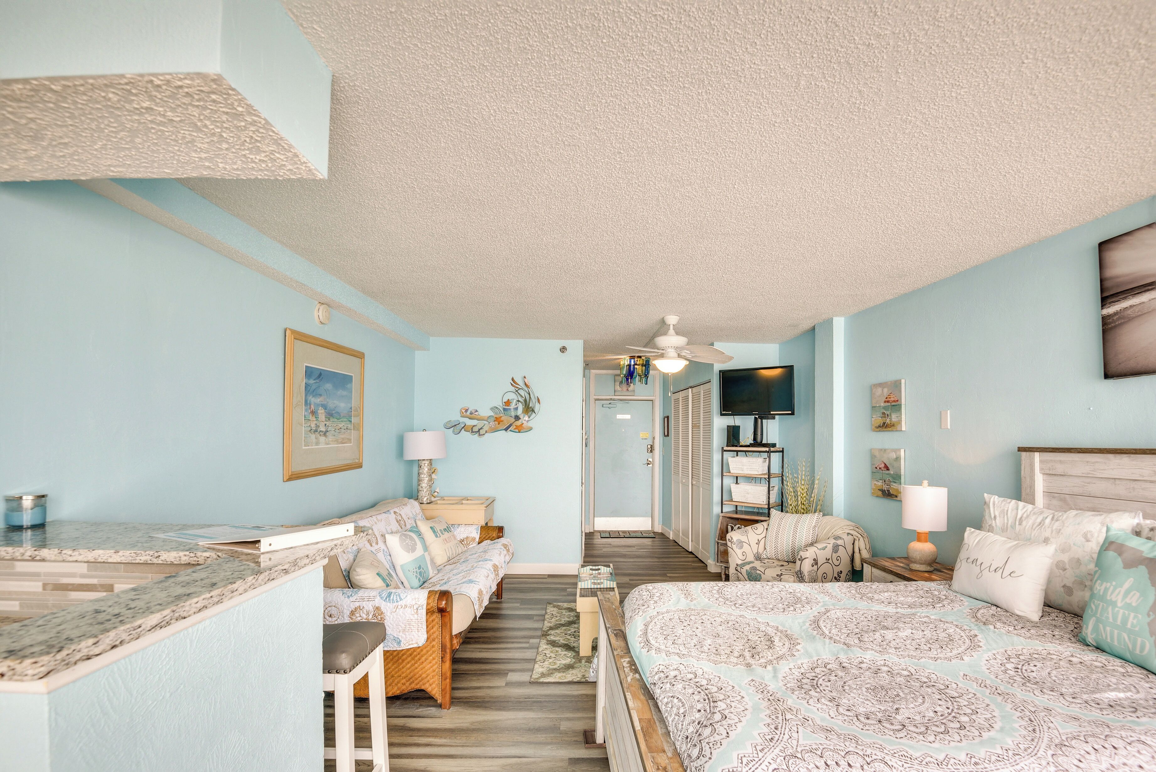 Updated Daytona Beach Oceanfront Studio!