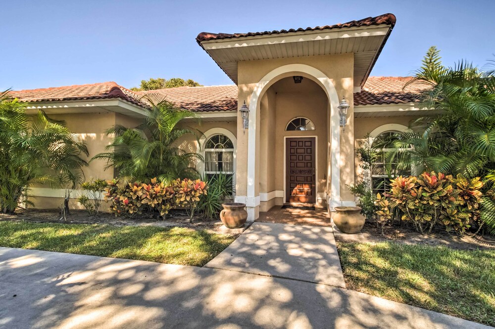 Pet-friendly Home in Vero Beach, 1 Mi to Beach!