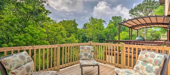 Updated Townhome w/ Deck ~ 12 Mi to Beaches!