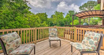 Updated Townhome w/ Deck ~ 12 Mi to Beaches!
