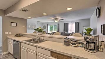 Apartment (3 Bedrooms) | Private kitchen | Microwave, oven, stovetop, dishwasher