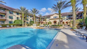 Apartment (0 Bedroom) | Pool | Outdoor pool