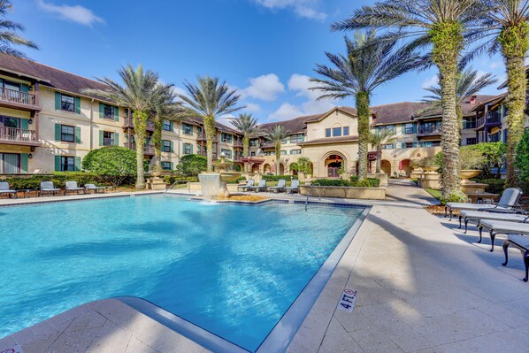 Apartment (0 Bedroom) | Pool | Outdoor pool