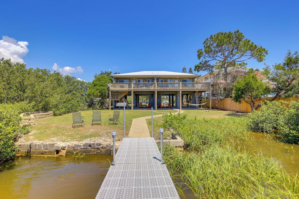 Waterfront Cedar Key Duplex Home: Grill & Dock! - Chiefland, FL