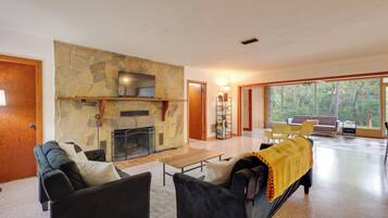 House (4 Bedrooms) | Depan hartanah