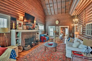 Cottage (4 Bedrooms) | Interior - Lakefront Florida Retreat - Pool Table & Boat Dock (Lake Placid)