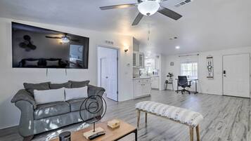 House (2 Bedrooms) | Interior