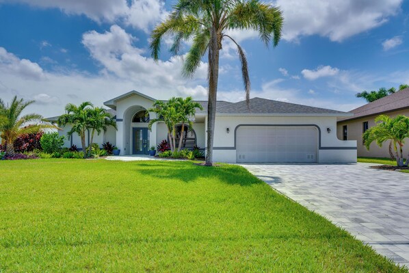House (3 Bedrooms) | Interior - Screened-in Private Pool: Waterfront Home (Cape Coral)
