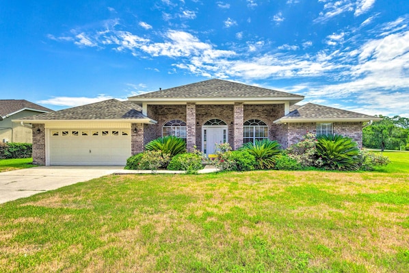 House (4 Bedrooms) | Front of property