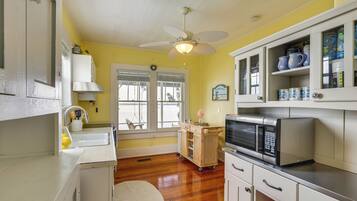 Cottage (2 Bedrooms) | Interior