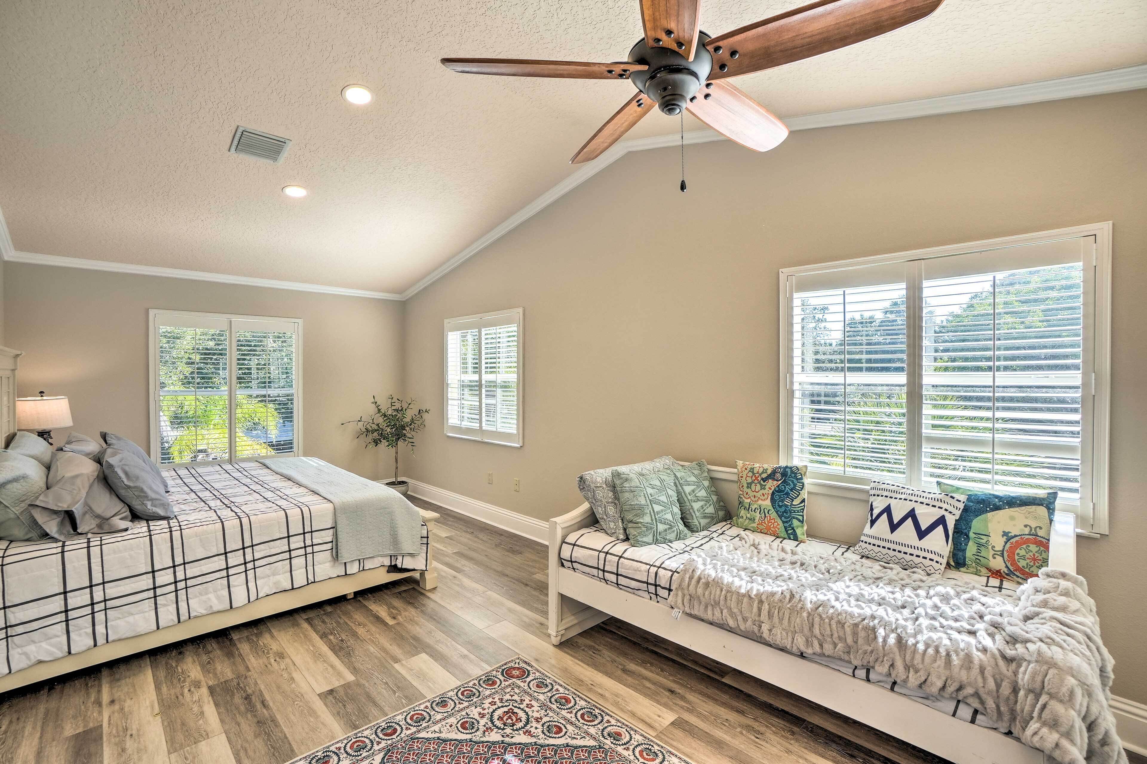 Charming Port Richey Retreat w/ Shared Dock