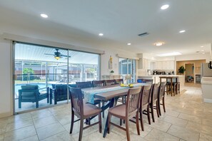 House (6 Bedrooms) | Interior