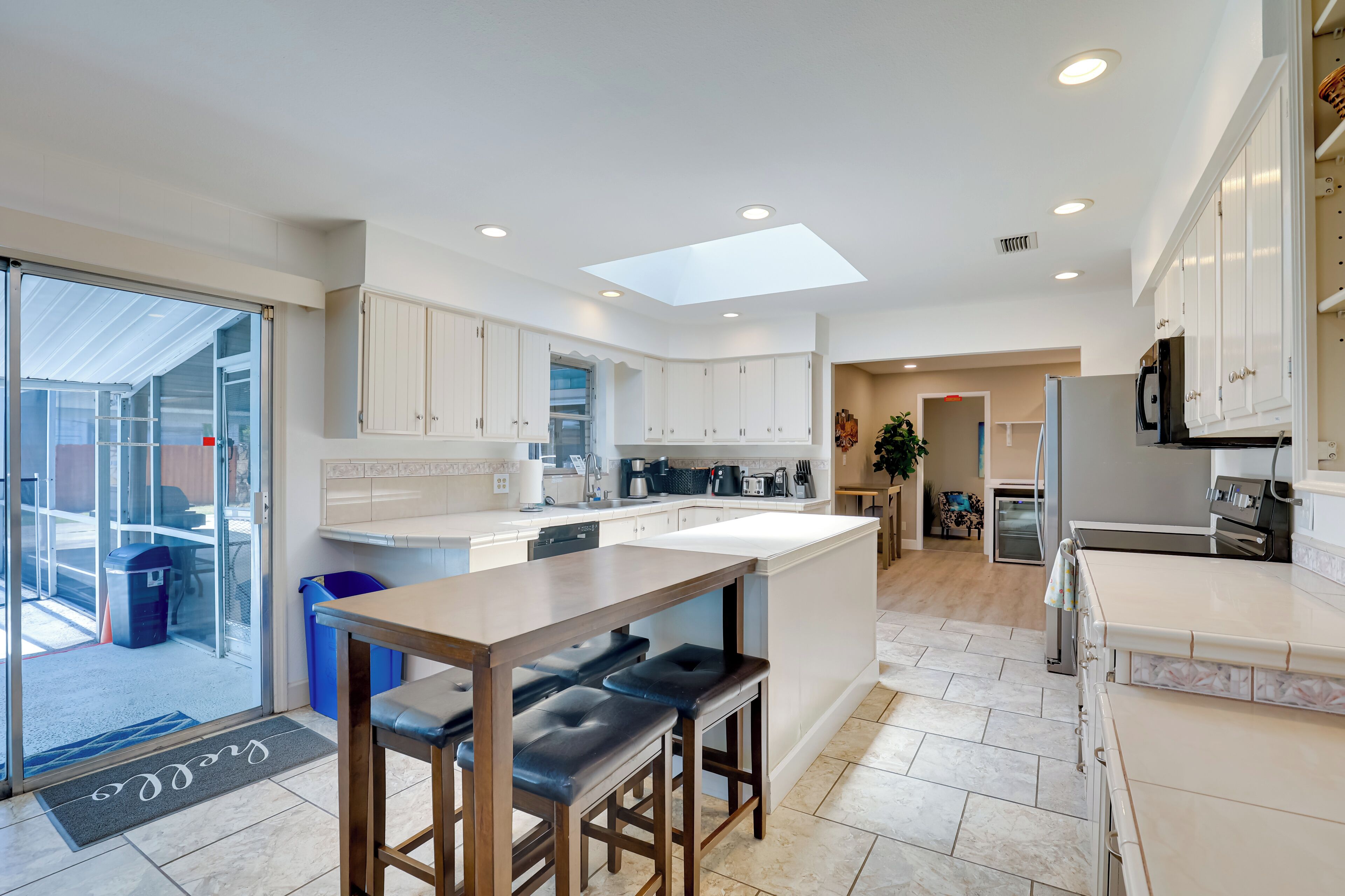 House (6 Bedrooms) | Interior