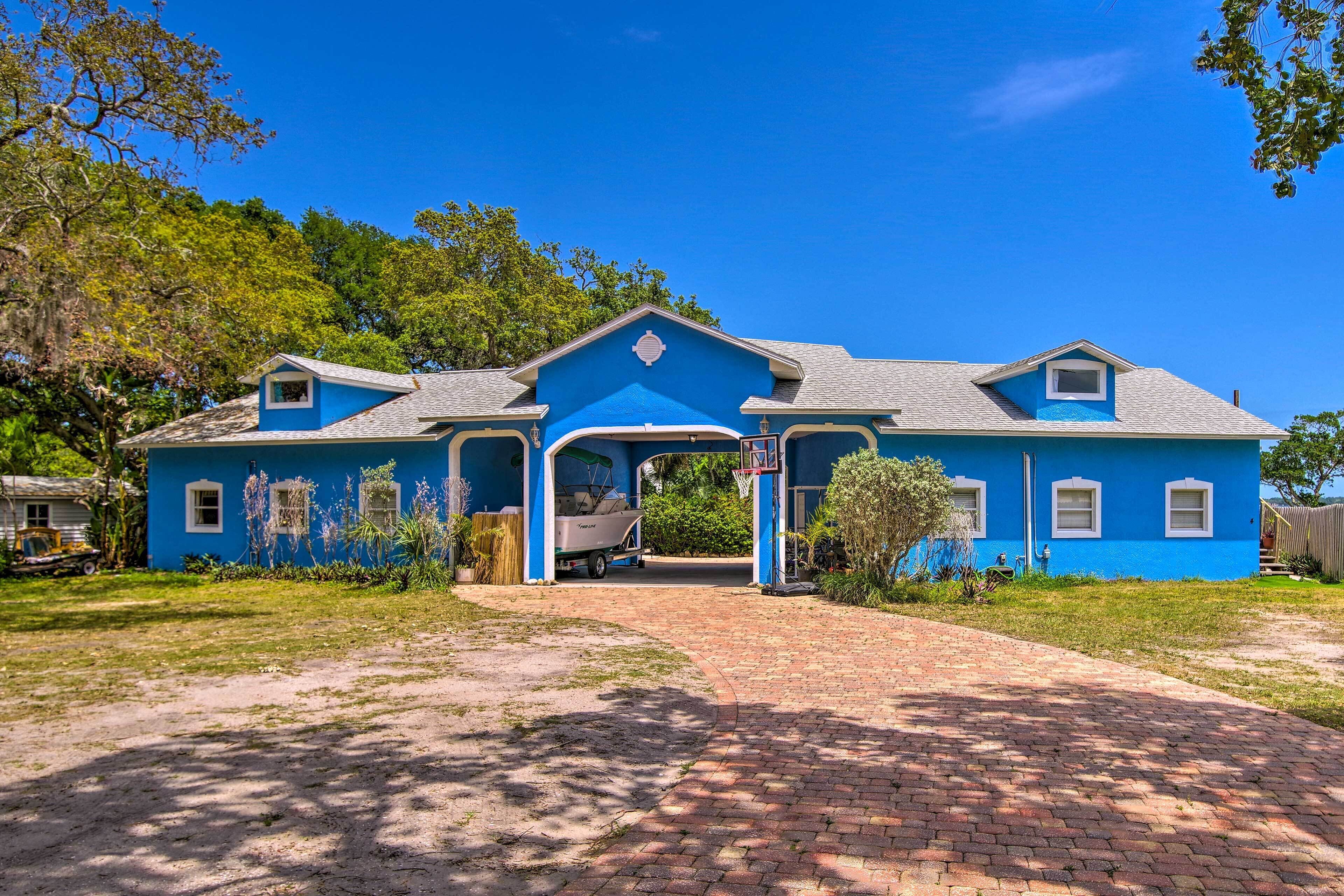 Waterfront Villa With Deck & Dolphin Watching!