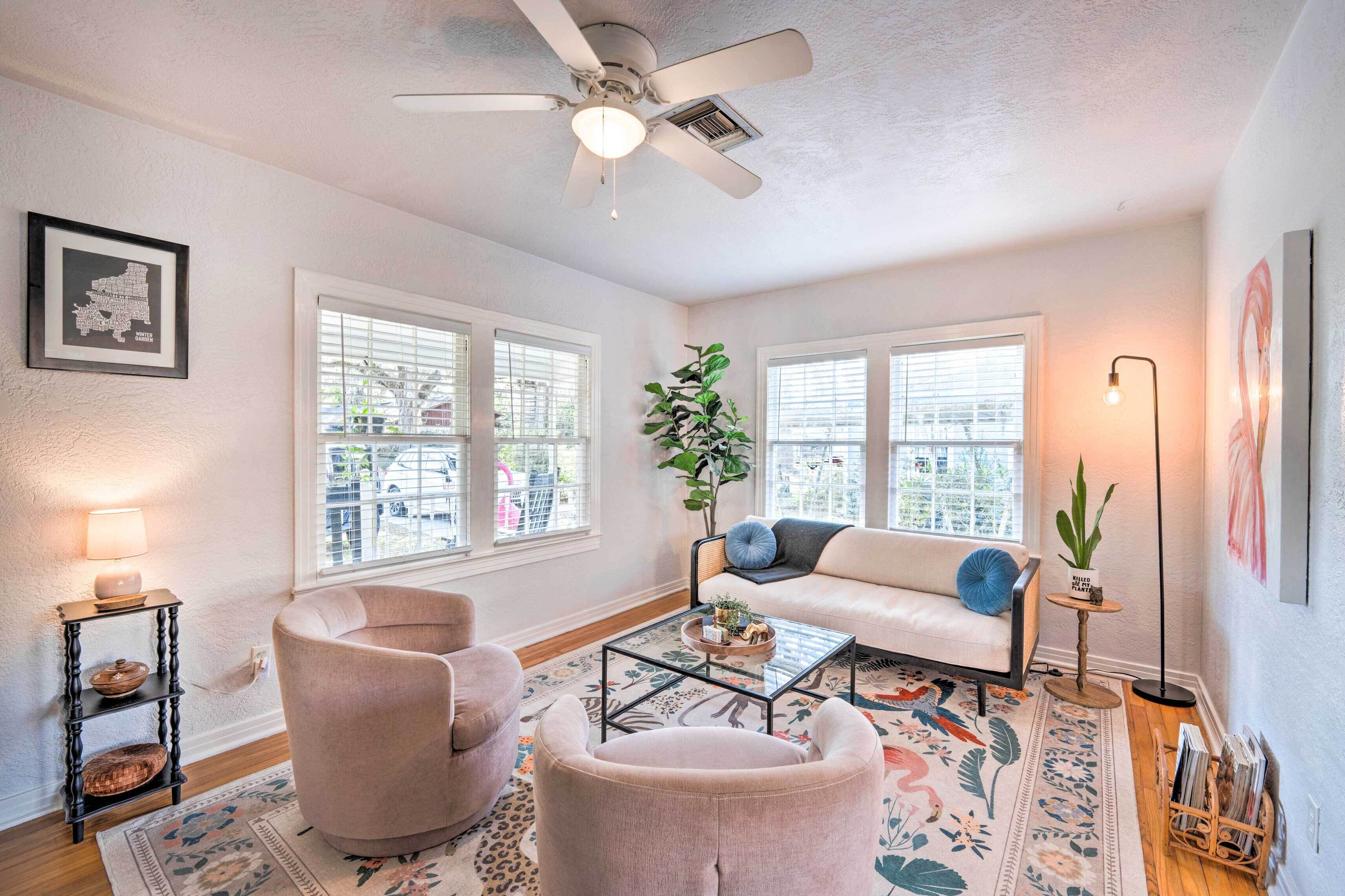 Downtown Winter Garden Cottage, Near Theme Parks!