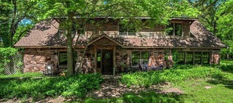The Gate House in Edmond, Oklahoma - Luxury living,  fine dining, shopping, and entertainment!