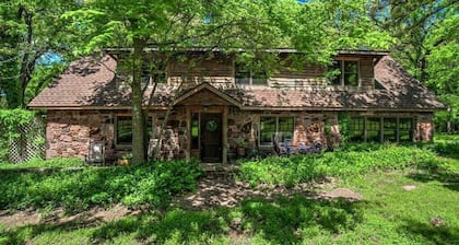 The Gate House in Edmond, Oklahoma - Luxury living, fine dining, shopping, and entertainment!