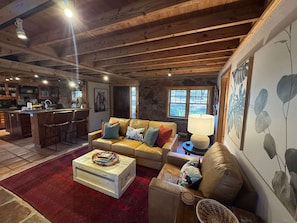 Smart TV, fireplace, video games, DVD player - Cozy Route 66 Cabin - The Gate House — a cozy, beautifully curated retreat in Edmond, OK. (Edmond)