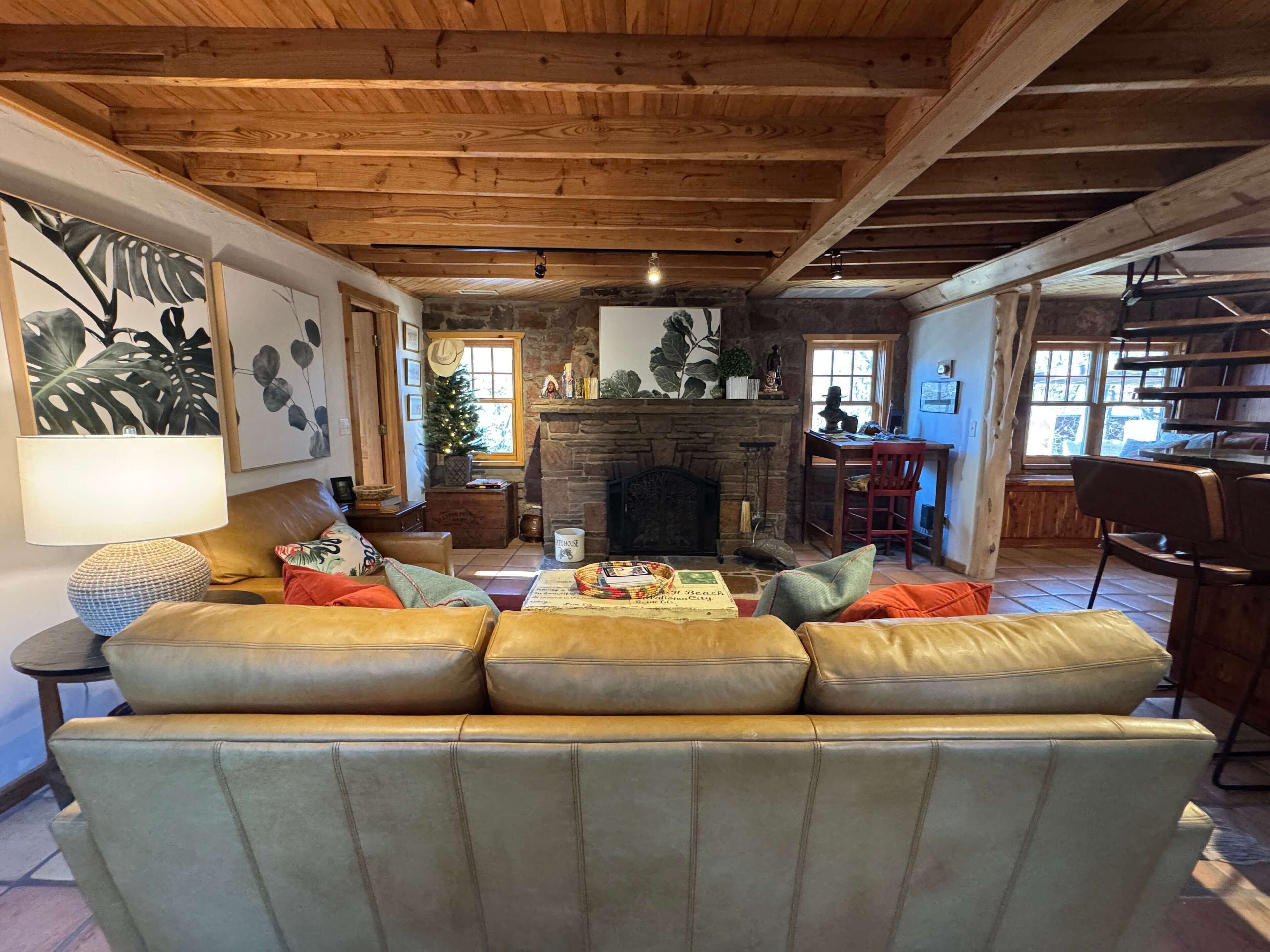 Smart-TV, Kamin, Videospiele, DVD-Player