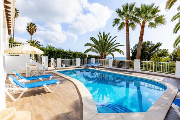 Pool - Sea views villa with Air Conditioning, close to the beach, private pool and free WIFI (Son Bou)