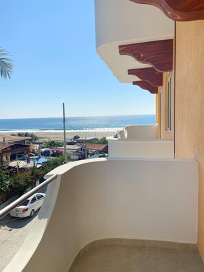 Superior Quadruple Room | Balcony view - Grand Casalet (Puerto Escondido)