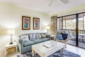 Apartment (2 Bedrooms) | Interior - Beautiful Lakefront Condo: Easy Walk to the Beach! (Myrtle Beach)