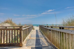 Interior - Beautiful Lakefront Condo: Easy Walk to the Beach! (Myrtle Beach)