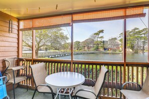 Apartment (2 Bedrooms) | Interior - Beautiful Lakefront Condo: Easy Walk to the Beach! (Myrtle Beach)