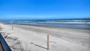A beach with a clear sky and calm sea. - Beachfront Daytona Studio, Close to Parks! (Daytona Beach Shores)