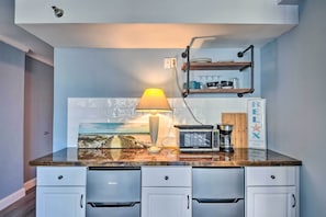 Apartment (0 Bedroom) | Interior - Beachfront Daytona Studio, Close to Parks! (Daytona Beach Shores)