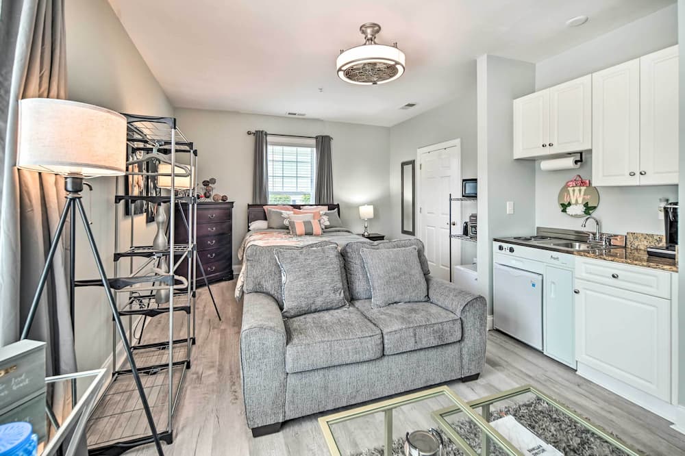 Centrally Located Studio w/ Pool in Myrtle Beach - Carolina Forest, SC