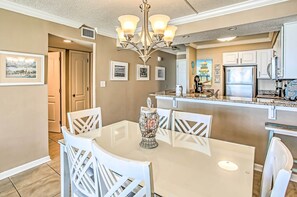 Apartment (2 Bedrooms) | Interior - 2 Mi to Golfing: Oceanfront Myrtle Beach Condo (Myrtle Beach)