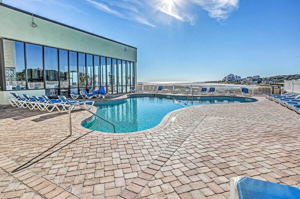 Apartment (2 Bedrooms) | Interior - 2 Mi to Golfing: Oceanfront Myrtle Beach Condo (Myrtle Beach)