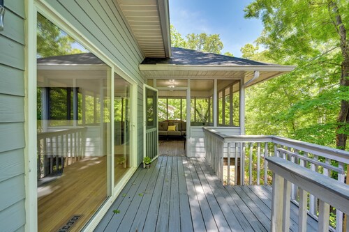 Game Room & Lake View: Lake Hartwell Group Retreat