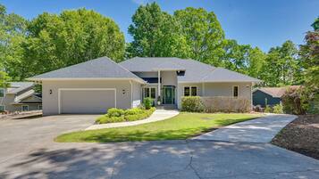 House (4 Bedrooms) | Exterior