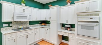 Seasonal Beach + Boat Dock: Lake Hartwell Home!